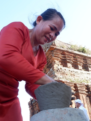 
Giấc mơ gốm của chị Xinh

