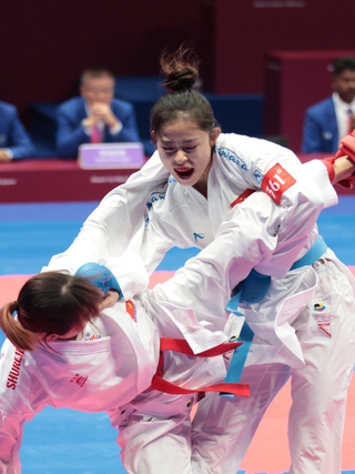 ASIAD 19: Nguyễn Thị Ngoan thua sâu võ sĩ Trung Quốc, giành HCB karate