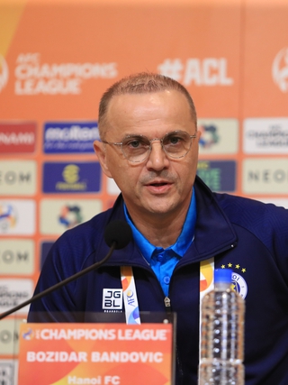 Đứng cuối bảng AFC Champions League, CLB Hà Nội sa thải HLV trưởng