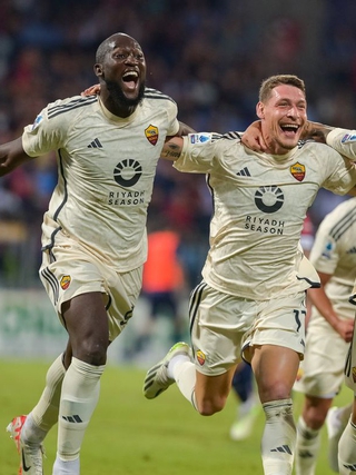 Barca hòa nhọc nhằn, Lukaku giúp HLV Mourinho thở phào nhẹ nhõm