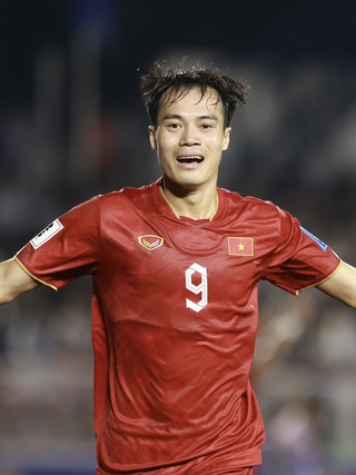 Văn Toàn báo tin vui, ông Troussier thêm tự tin tiếp đội Iraq