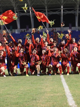 HLV Mai Đức Chung và các học trò yêu: Nghẹn ngào ngày chia tay