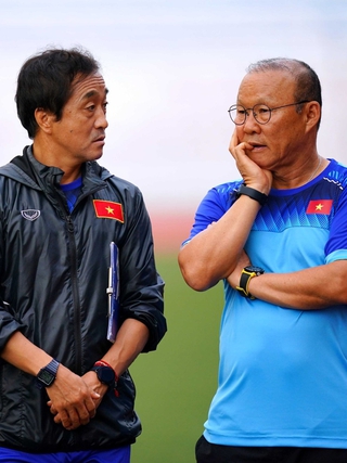 Sốc: CLB TP.HCM chiêu mộ thành công cặp bài trùng lừng danh Park Hang-seo và Lee Young-jin?