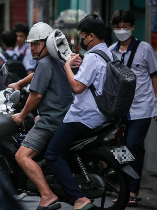 'Phải đi học thêm vì chương trình quá nặng!'