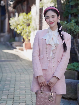 Trang phục dạ tweed giúp nàng trở thành tâm điểm được săn đón mỗi khi xuất hiện