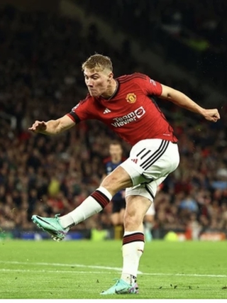 M.U không còn đường lùi ở Champions League