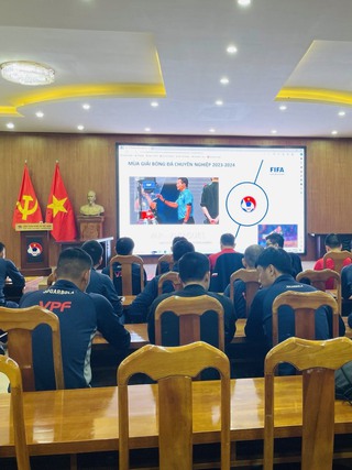 V-League: VAR còn vấn đề cần cải thiện, VPF sửa thế nào?