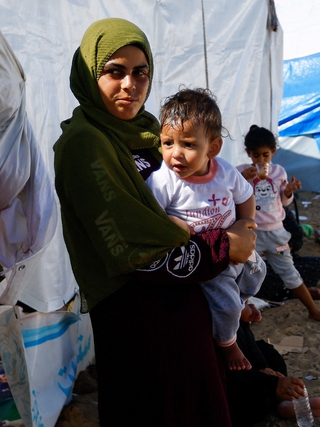 Nhiều người Gaza khốn cùng, 'không chết vì bom đạn thì cũng chết vì đói'
