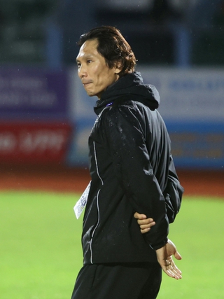 Vì sao HLV Gong Oh-kyun chưa thể hưởng hương vị chiến thắng ở V-League?