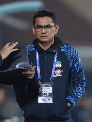 Bảng xếp hạng V-League mới nhất: Khốc liệt cuộc đua tốp đầu, ghế HLV Kiatisak lung lay dữ dội