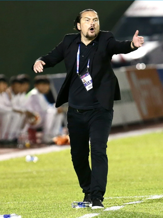 Không dính án phạt nguội nhưng HLV Popov vẫn bị 'treo giò' ở vòng 8 V-League