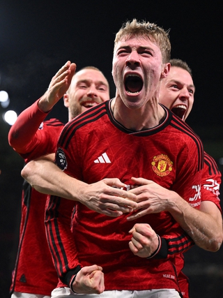 Hojlund chấm dứt cơn hạn bàn thắng, M.U thoát hiểm kịch tính tại Old Trafford