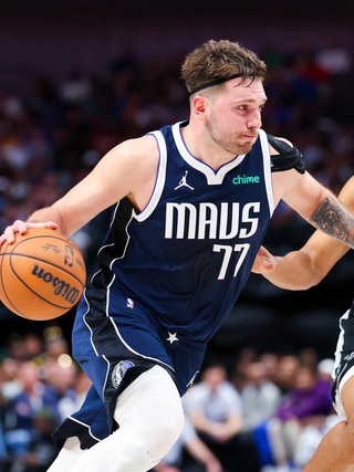 Luka Doncic chinh phục cột mốc lịch sử và sánh vai cùng nhiều huyền thoại NBA