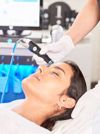 Cuối năm, dập dìu đi làm đẹp an toàn đón Tết