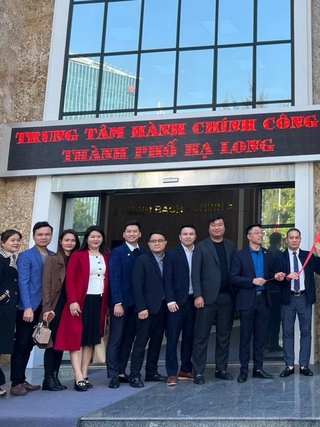 Trao tặng công trình thanh niên Mô hình thực tế ảo về trung tâm hành chính công