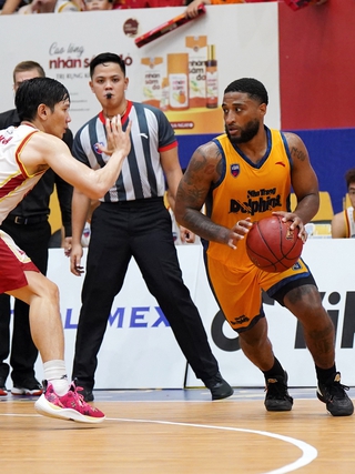 Highlights VBA 2023: Nha Trang Dolphins thắng thuyết phục Saigon Heat ở trận chung kết 3