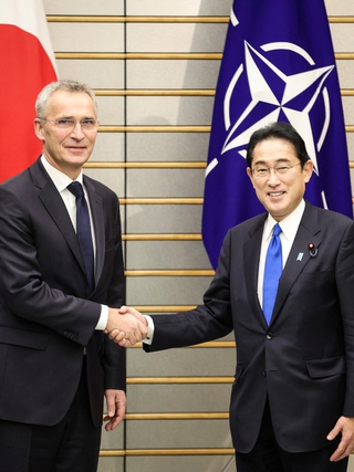 Cái bắt tay Nhật - NATO giữa “cuộc chơi quyền lực” 
ở Indo-Pacific