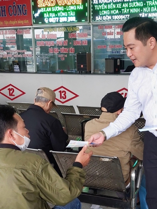 Người lao động xuống bến xe tại TP.HCM được giới thiệu việc làm miễn phí