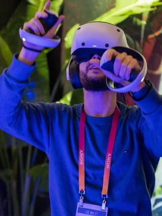 Sony phủ nhận cáo buộc cắt giảm sản lượng của kính PlayStation VR2