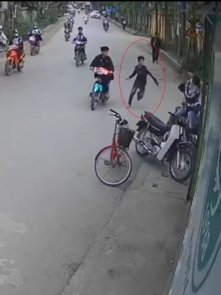 Hưng Yên: Hai nam sinh bị đâm trọng thương gần cổng trường