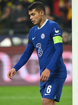 Lượt đi vòng 16 đội Champions League: Thua Dortmund, Chelsea sa sút không phanh