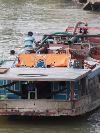 Vĩnh Long: Bắt giữ 2 người hút trộm cát trên sông Cổ Chiên