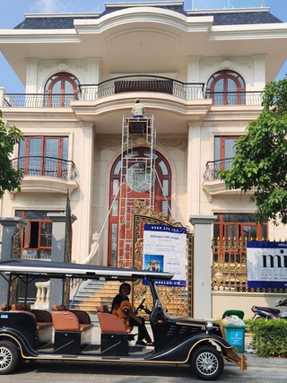 Việt Hương được chồng tặng biệt thự hoành tráng
