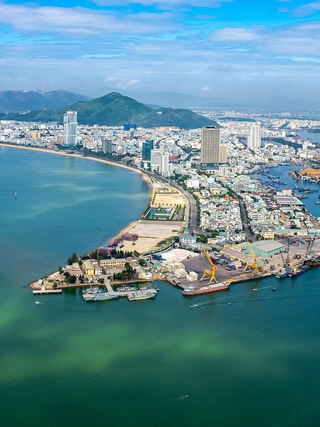 Miền Trung đột phá từ biển