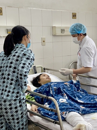 Tương lai mờ mịt của gia đình người phụ nữ bị tai nạn