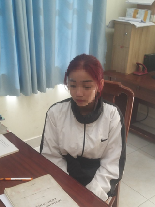 Công an làm việc với thiếu nữ điều khiển xe máy tông cụ ông rồi bỏ chạy