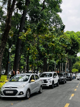 Bao giờ TP.HCM có bãi đậu xe công cộng?