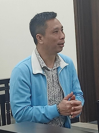 Đập phá mồ mả ông ngoại để ép vợ về sống chung