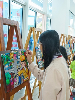 Người trẻ ở Đà Nẵng hưởng ứng xây dựng văn hóa giao thông an toàn