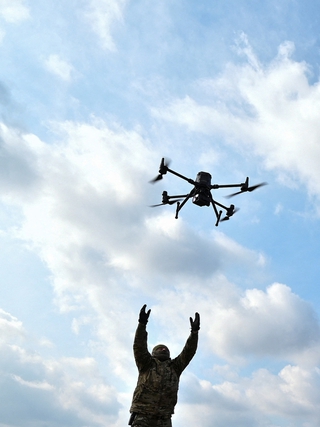 Ukraine chi thêm 13,5 tỉ USD trả lương quân đội và mua UAV