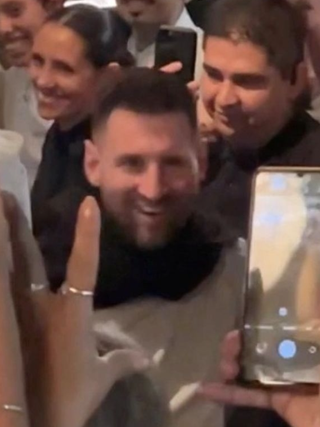 Messi tạo bất ngờ cho CĐV trong lần trở lại Argentina