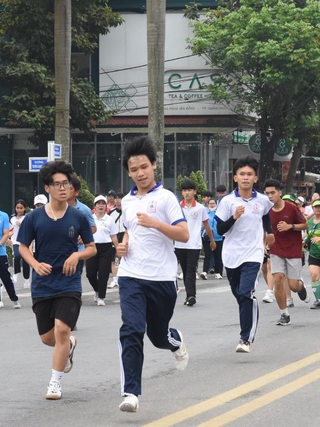 Quảng Ngãi: Gần 1.300 người tham gia chạy bộ vì sức khỏe toàn dân