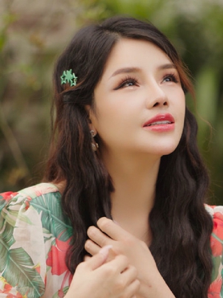 Kể câu chuyện tình yêu đầy cảm xúc với 'Kẹp tóc màu xanh'
