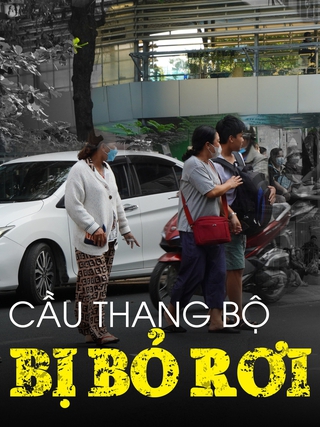 Nhiều người 'bỏ rơi' cầu thang bộ ở TP.HCM, chọn cách mạo hiểm để sang đường
