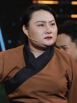 Nam Thư khóc nghẹn xin lỗi vì làm tổn thương nữ nghệ sĩ cải lương
