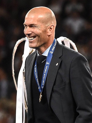 Bị HLV Mourinho từ chối, Cristiano Ronaldo muốn HLV Zidane dẫn dắt CLB Al-Nassr