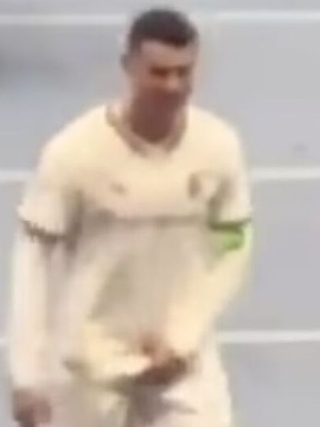 Cristiano Ronaldo sắp bị CLB Al-Nassr cắt hợp đồng vì hành động xấu có liên quan Messi