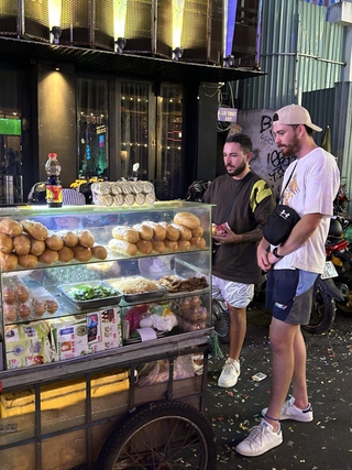 CNN ca ngợi bánh mì Việt Nam