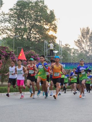 Hơn 7.100 vận động viên tham gia giải chạy BaDen Mountain Marathon 2023