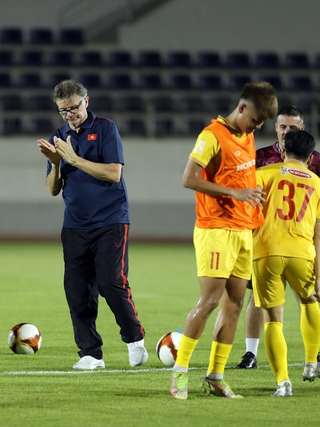 Bản lĩnh và khát vọng của 'phù thủy' Philippe Troussier