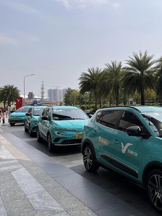 TP.HCM lần đầu tiên có taxi chạy bằng điện