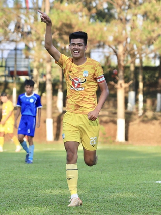 Trung vệ 1,91 m của HAGL lên tập trung U.17 Việt Nam
