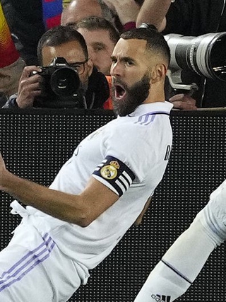 Benzema rực sáng ghi hat-trick giúp Real Madrid đánh bại Barcelona tại Nou Camp