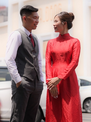 Quyết định đến chụp hình cưới khi biết chợ Bến Thành 'khoác áo mới'