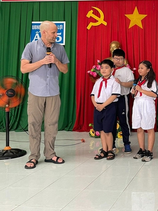 PGS đến từ Mỹ giải đáp phương pháp học tiếng Anh tại Ngôi nhà trí tuệ