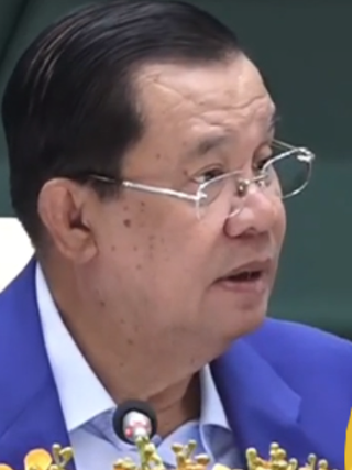 Thủ tướng Hun Sen nẹt người chê bai quần áo HLV Keisuke Honda: 'Xin lỗi hoặc ra đi'